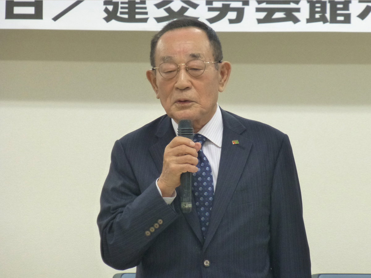 挨拶を行う松居順一郎KLWS議長。